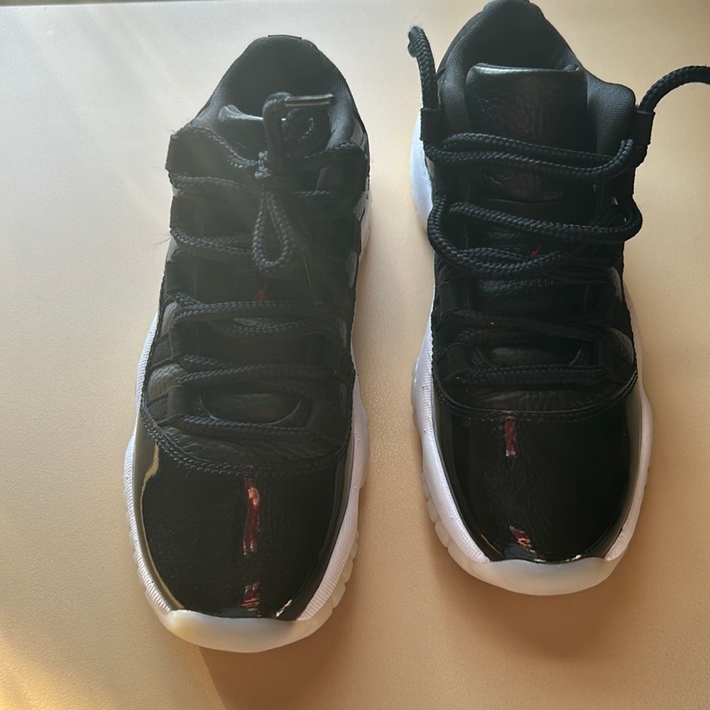 Sneakers with light wear , authentic